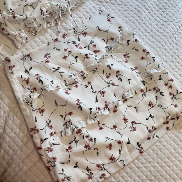 NWOT SHEIN White Floral Two Piece Set Size L - Picture 3 of 10